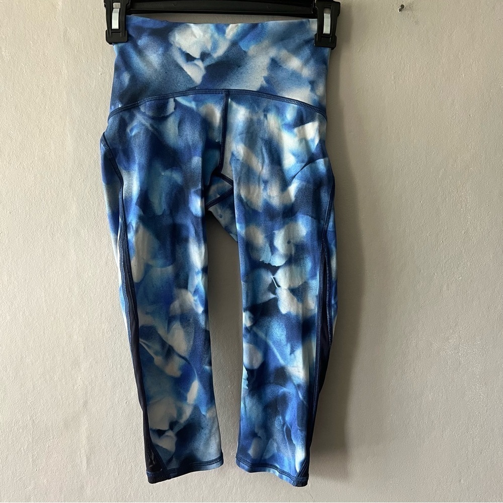 Lululemon Blue Mesh Train Times Crop 17” Luxtreme Leggings Size 2
